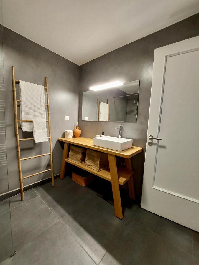 Christina-Anna Athens City Center Walking Distance To Everywhere And Acropolis, In One Of The Most Favorable Locations By National Gardens And Zoo, Hellenic Parliament In Syntagma And Stylish Exquisite Kolonaki Cozy Renovated Apartment Bagian luar foto