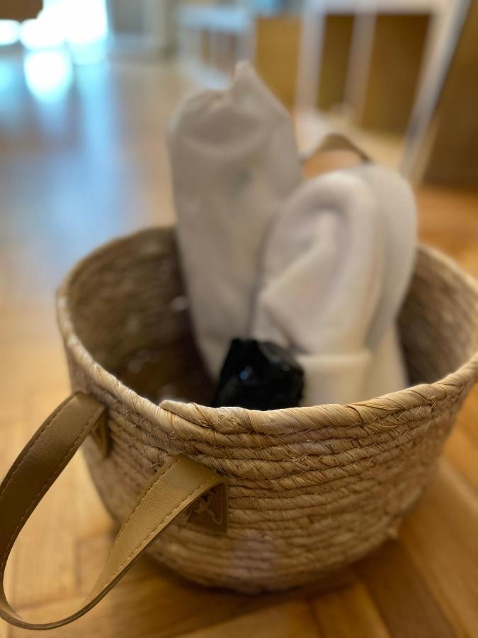 Christina-Anna Athens City Center Walking Distance To Everywhere And Acropolis, In One Of The Most Favorable Locations By National Gardens And Zoo, Hellenic Parliament In Syntagma And Stylish Exquisite Kolonaki Cozy Renovated Apartment Bagian luar foto