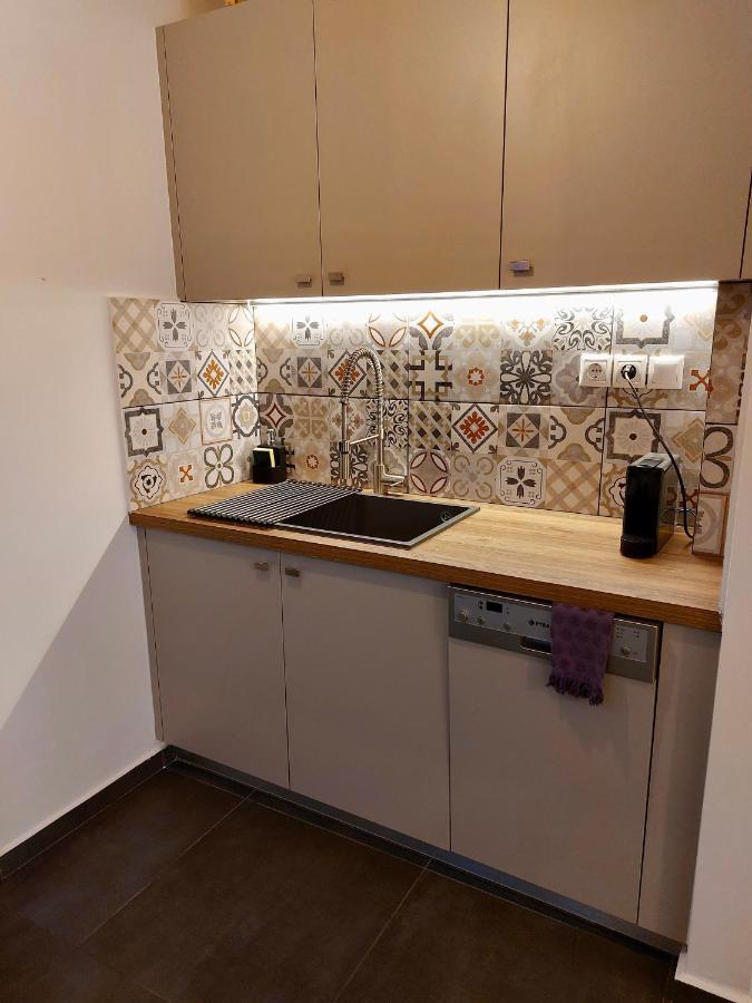 Christina-Anna Athens City Center Walking Distance To Everywhere And Acropolis, In One Of The Most Favorable Locations By National Gardens And Zoo, Hellenic Parliament In Syntagma And Stylish Exquisite Kolonaki Cozy Renovated Apartment Bagian luar foto