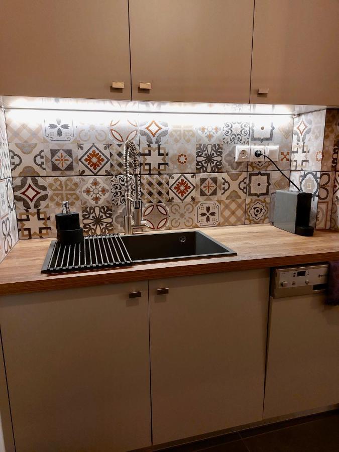 Christina-Anna Athens City Center Walking Distance To Everywhere And Acropolis, In One Of The Most Favorable Locations By National Gardens And Zoo, Hellenic Parliament In Syntagma And Stylish Exquisite Kolonaki Cozy Renovated Apartment Bagian luar foto