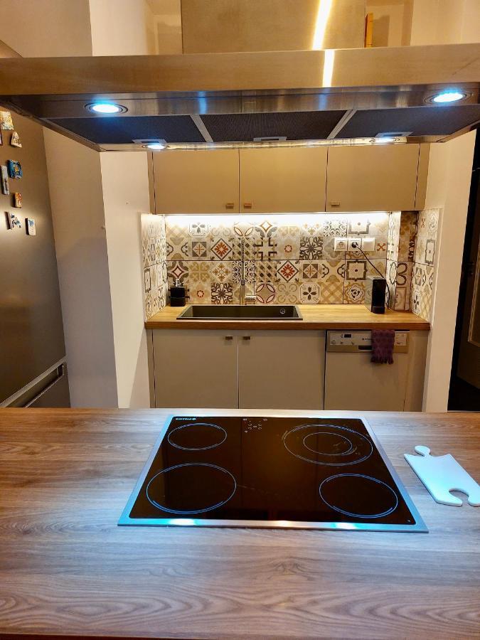 Christina-Anna Athens City Center Walking Distance To Everywhere And Acropolis, In One Of The Most Favorable Locations By National Gardens And Zoo, Hellenic Parliament In Syntagma And Stylish Exquisite Kolonaki Cozy Renovated Apartment Bagian luar foto