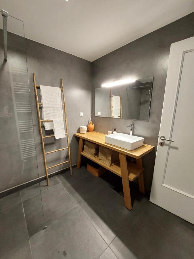 Christina-Anna Athens City Center Walking Distance To Everywhere And Acropolis, In One Of The Most Favorable Locations By National Gardens And Zoo, Hellenic Parliament In Syntagma And Stylish Exquisite Kolonaki Cozy Renovated Apartment Bagian luar foto